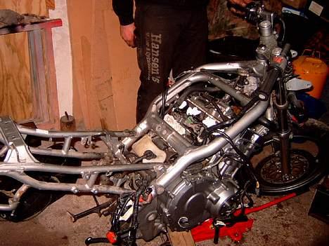 Honda CB1 400 - Halvvejs igennem adskillelsen. billede 9