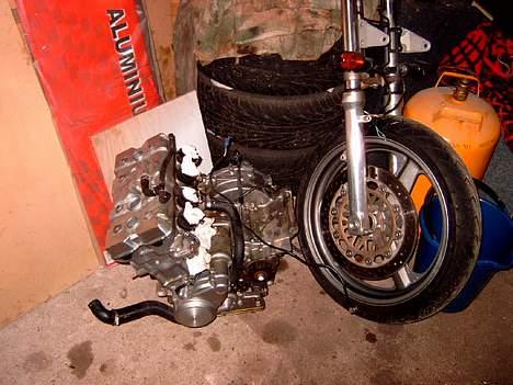 Honda CB1 400 - Motor skal også poleres, og have lavet service. billede 13