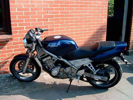 Honda CB1 400 - Inden jeg gik i gang. Næsten alt skal males, eller poleres. billede 14