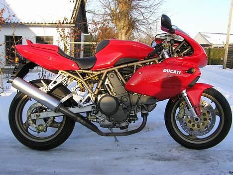 Ducati 750 Super Sport *SOLGT* - Bare rolig den kom ind i varmen igen så snart billederne var taget! billede 1