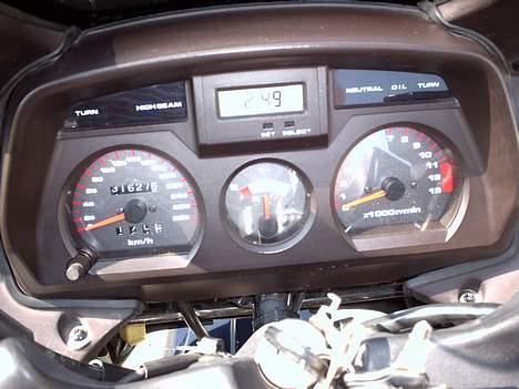 Suzuki GSX 1100F (Solgt) - Km 31627 sæsonstart 2005 billede 3