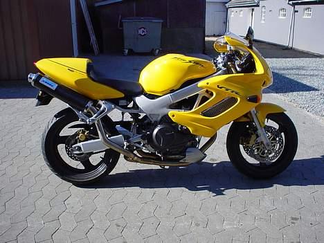 Honda VTR 1000 Firestorm solgt- - så er der lagt Mig potter på billede 1