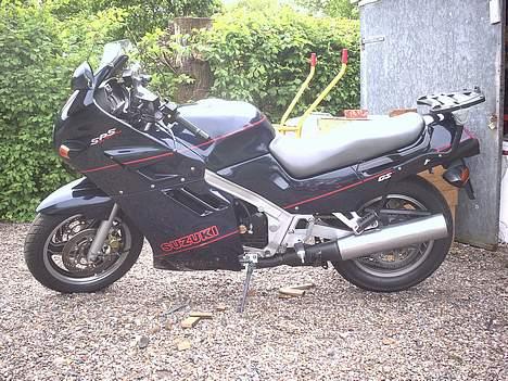 Suzuki GSX 1100F (Solgt) - Maj 2004. Cyklen er lige blevet hentet ved forhandleren. Bemærk org. udstødning. Km. 24500 billede 7