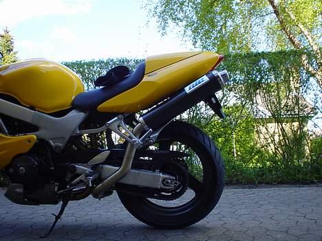 Honda VTR 1000 Firestorm solgt- billede 4