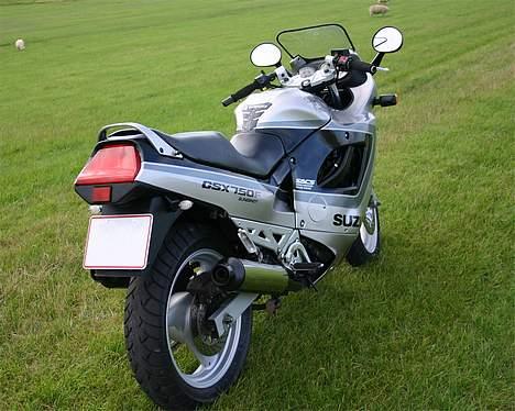 Suzuki GSX 750 F (solgt) billede 2