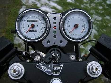 Triumph Speed Triple T300 billede 2