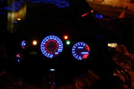 Honda cbr 1100 xx - Sådan skal instrumenteringen se ud i mørke på en Bird billede 3