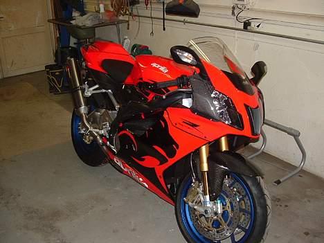 Aprilia RSV 1000 Factory billede 1