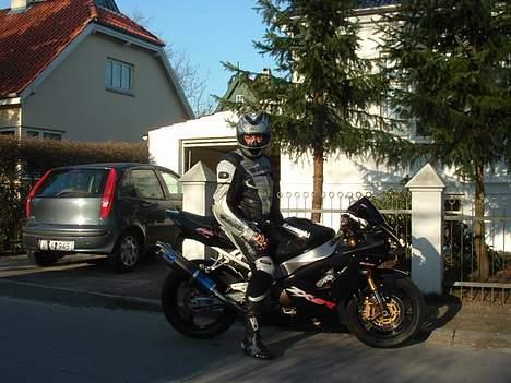 Aprilia RSV 1000 Factory billede 3