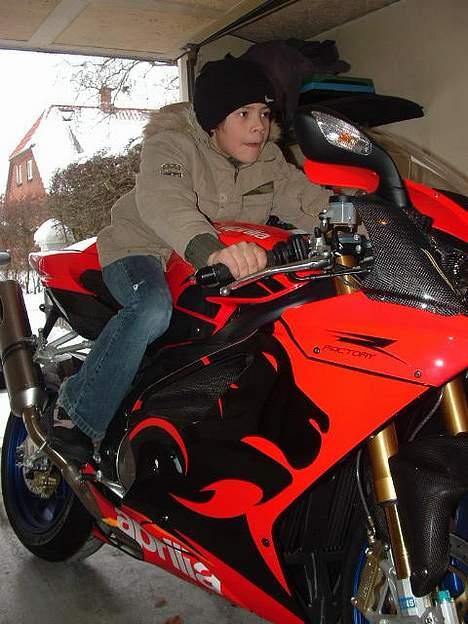 Aprilia RSV 1000 Factory billede 4