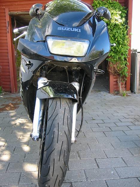 Suzuki RF 900 R "solgt - R.I.P" - To gange baghjuls udskridning, kunne jeg ikke magte, så RFén er desværre godt "slidt"  billede 11