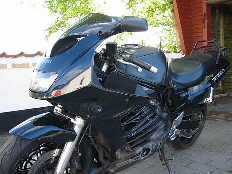 Suzuki RF 900 R "solgt - R.I.P" - Alle kåbedele har fået ridser, buler etc :-( billede 12
