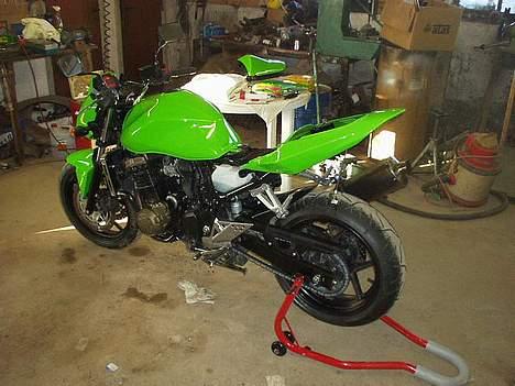 Kawasaki Z 750 ( miss z ) Solgt - Så småt ved at få tøj på igen billede 7