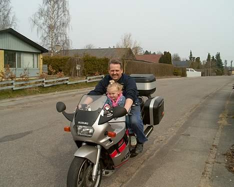 Suzuki GSX750F - Ude og køre med datteren billede 4