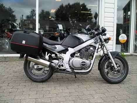 Suzuki GS 500 E (SOLGT) - Forhandlerbillede billede 1
