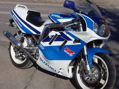 Suzuki GSX-R 750 - Så kom sædeskalden på...Uha det kribler i fingrene nu! billede 3