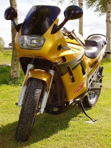 Suzuki GSX 600 F SOLGT - GULD KLUMPEN! billede 1