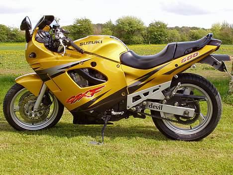 Suzuki GSX 600 F SOLGT - Er hun ikke bare smuk! billede 3