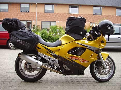 Suzuki GSX 600 F SOLGT - Klar til ferie syd på (Italien). billede 9