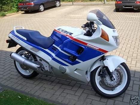 Honda cbr 1000f billede 1