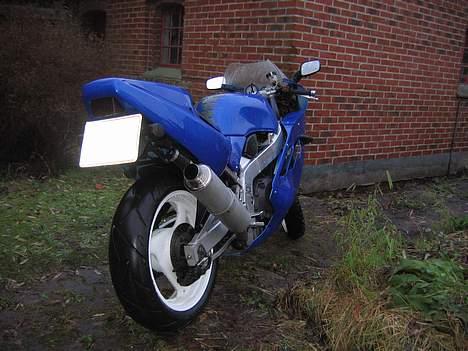 Suzuki gsx-r 400 (solgt) billede 1