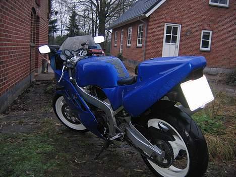 Suzuki gsx-r 400 (solgt) billede 2