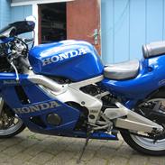 Honda cbr 400 rr