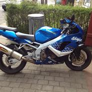 Kawasaki ZX9R