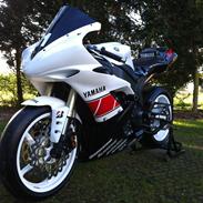 Yamaha YZF-R1