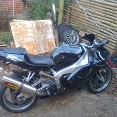 Yamaha yzf r1