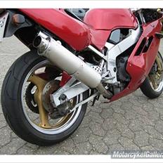 Suzuki GSXR 400R  (solgt)