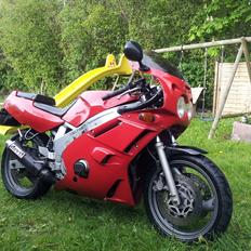 Yamaha FZR 600R ( R1 )