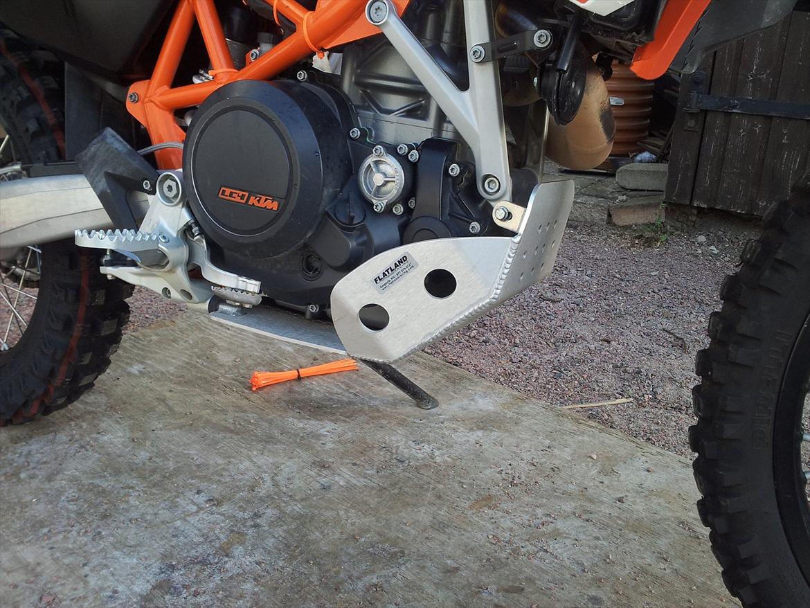 KTM 690 Enduro R - Beskyttelses plade under motor. billede 5