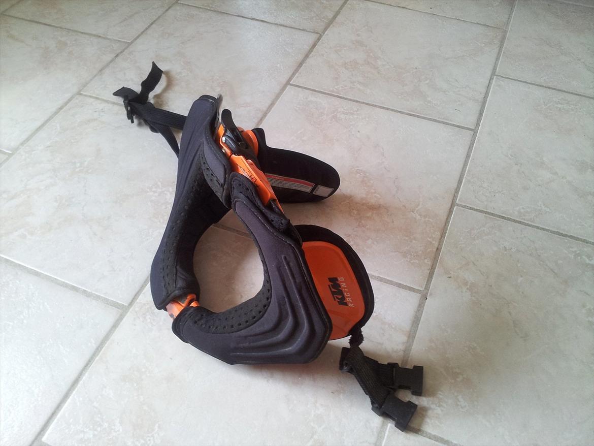 KTM 690 Enduro R - Nakke krage: KTM / Leatt Brace Moto GPX. billede 19