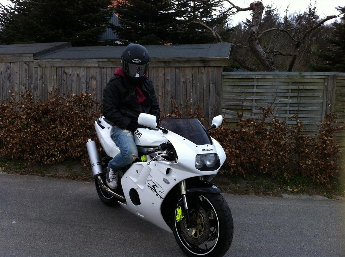 Suzuki Gsxr 400r billede 4