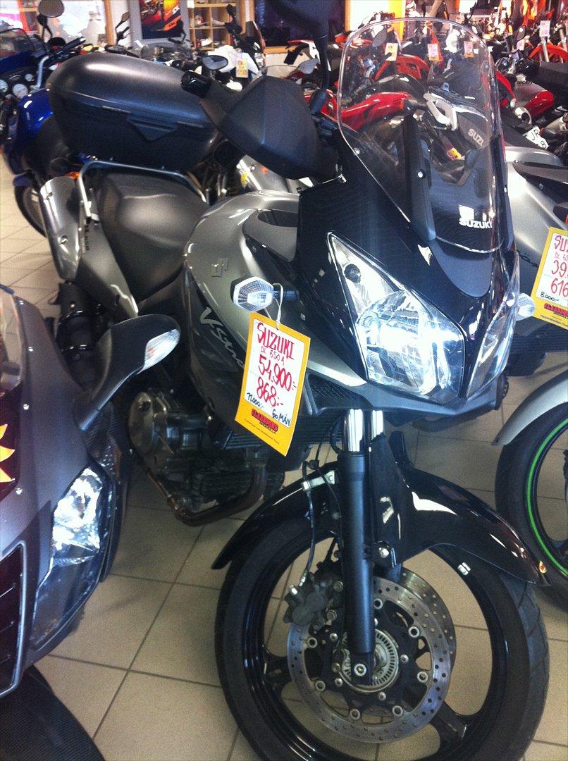 Suzuki DL 650A K7 V-Strom - Og her er det slut. Til salg hos forhandleren af min BMW billede 22