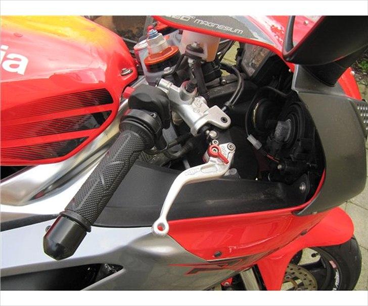 Aprilia RSV 1000 RR billede 4