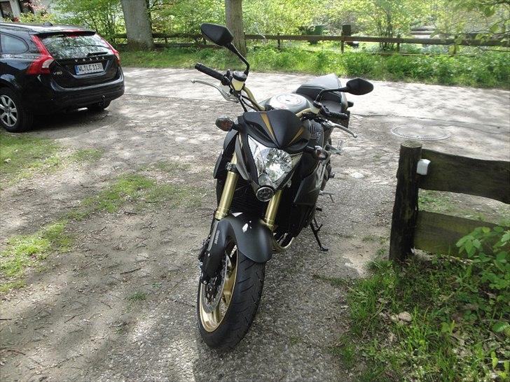 Honda CB 1000RA - Er blevet doebt "Humlebien" af familien. billede 2