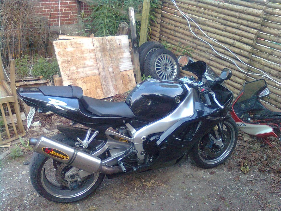 Yamaha yzf r1 billede 3