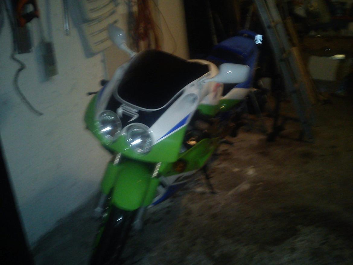 Kawasaki ZXR750R billede 2