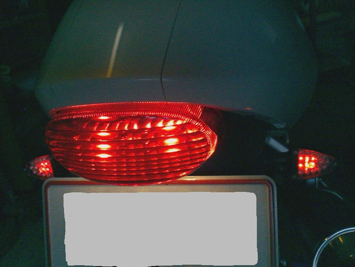 Suzuki GSXR 600 Srad - Led-blinklys, hvor der også er stoplys i. billede 10