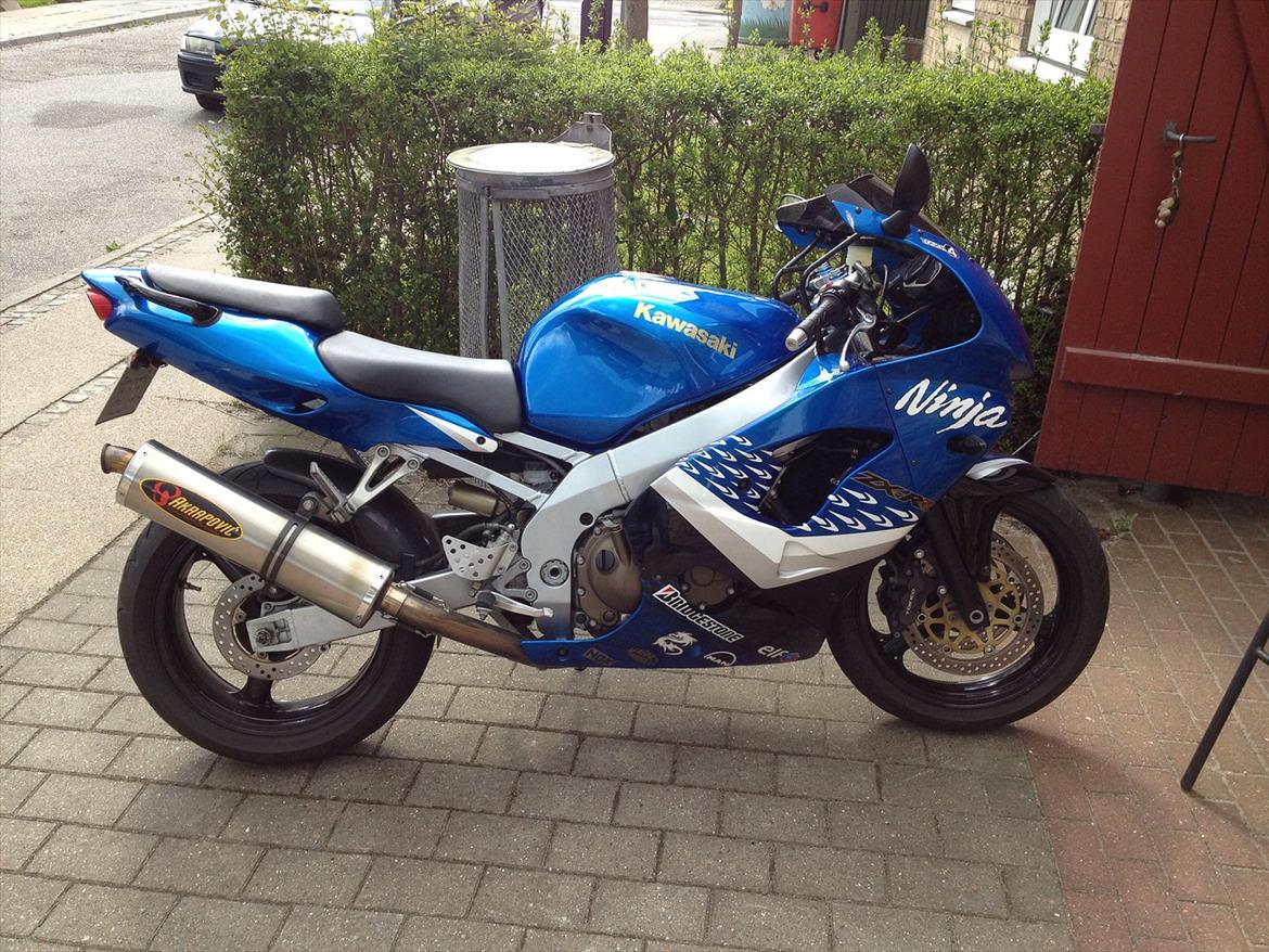 Kawasaki ZX9R billede 1
