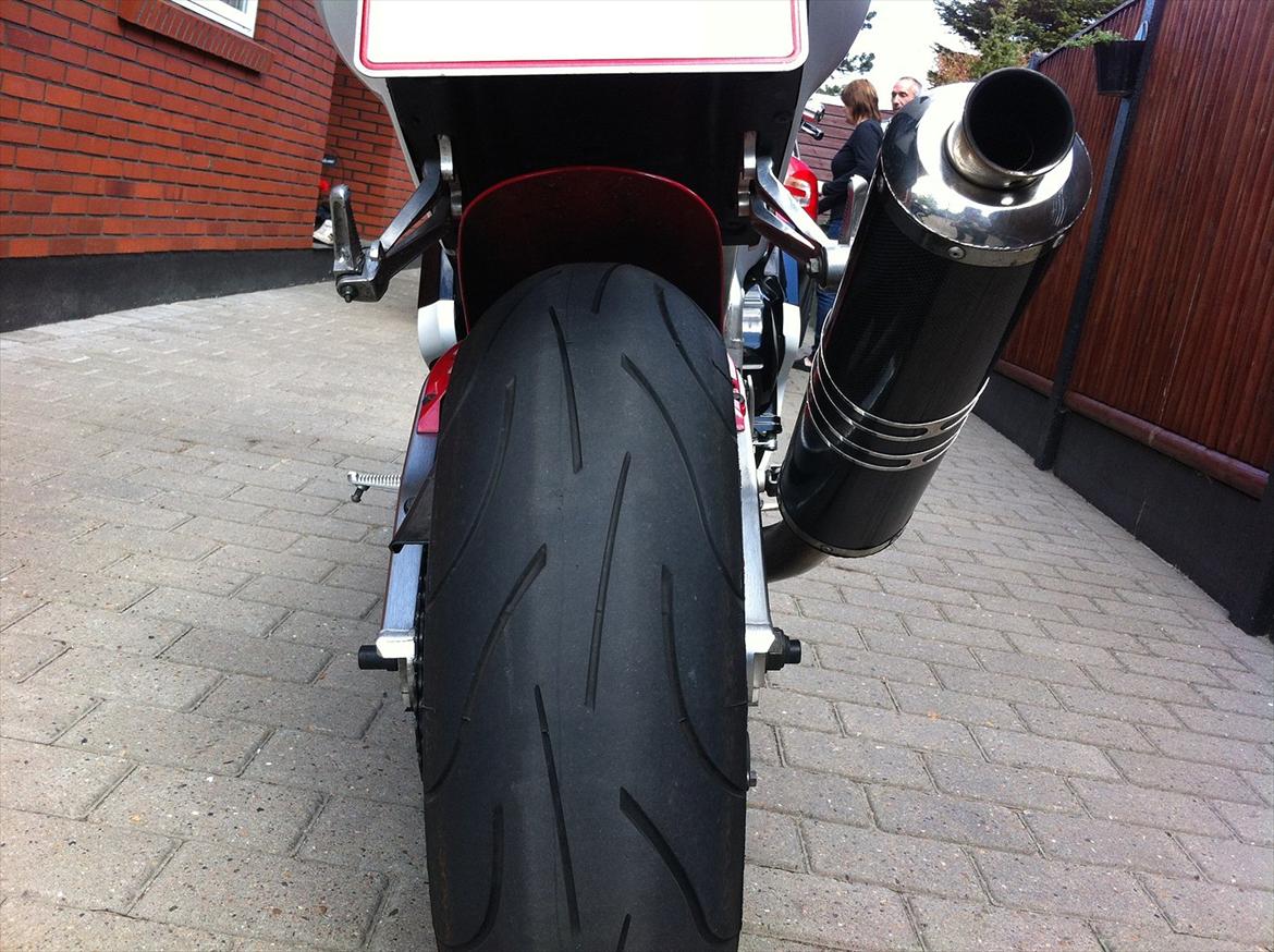 Yamaha R1 "SOLGT" billede 8