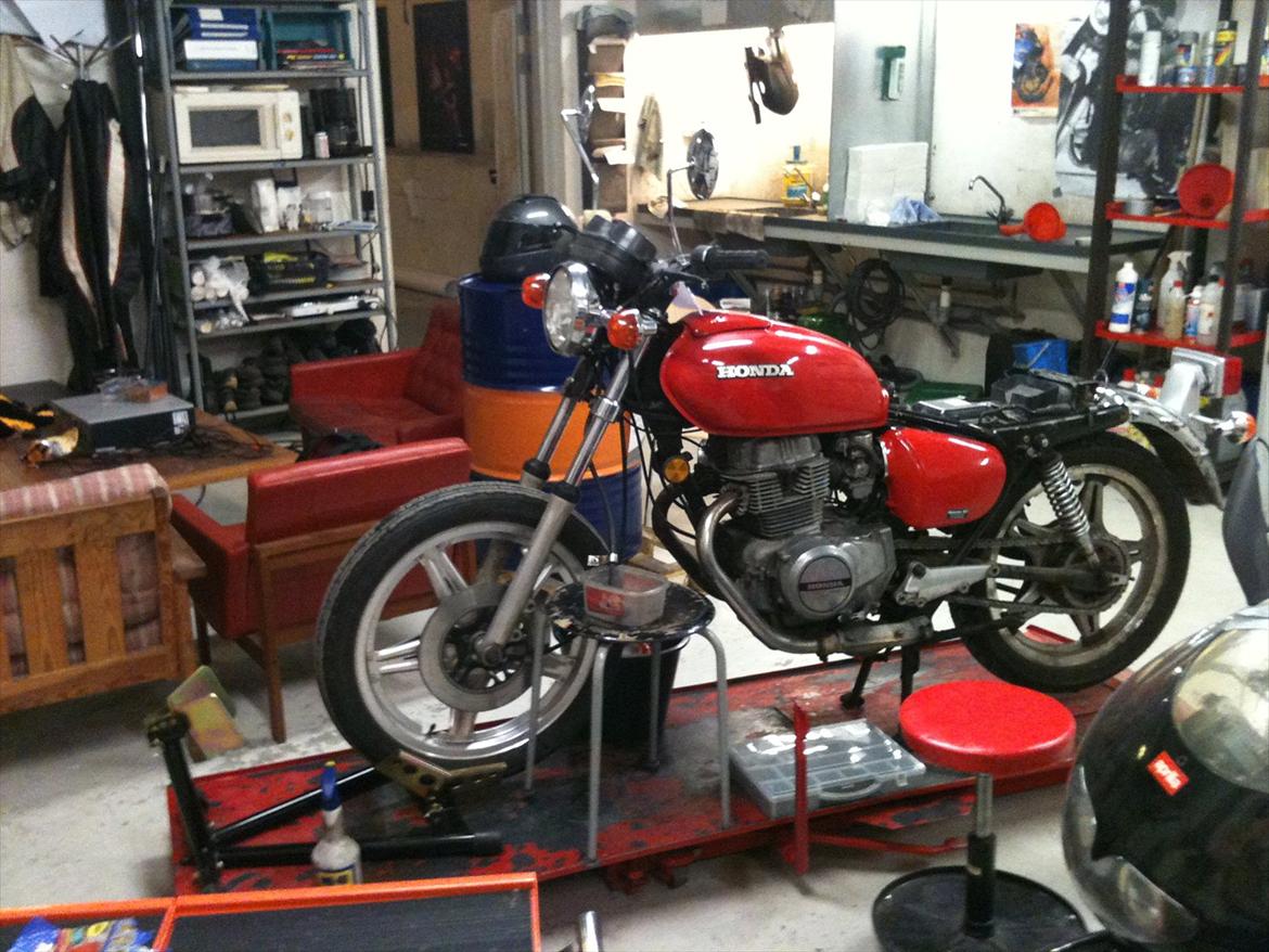 Honda cb 250 T dream - Spejle, forlygtehus, bagskærm og baglygte skiftet. billede 11