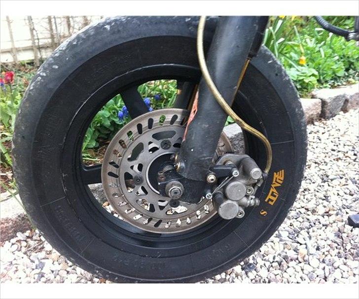 Ducati PitPro Pro Motard - Nye Slicks
og læg lige mærke til damen på gaflen.. ;o) billede 4