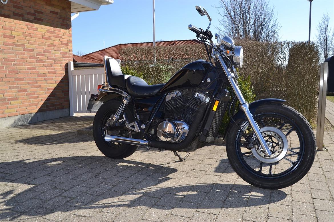 Honda VT700C Shadow "SOLGT" billede 1