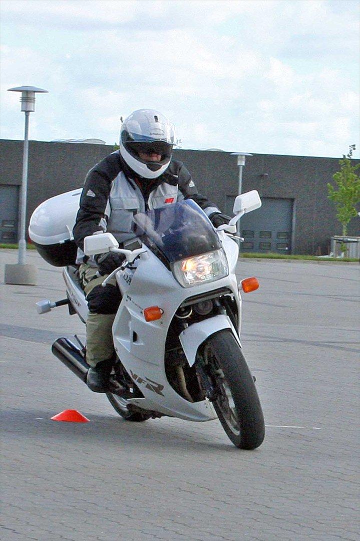 Honda VFR 750 F - Fra en manøvredag i maj 2012
 billede 4