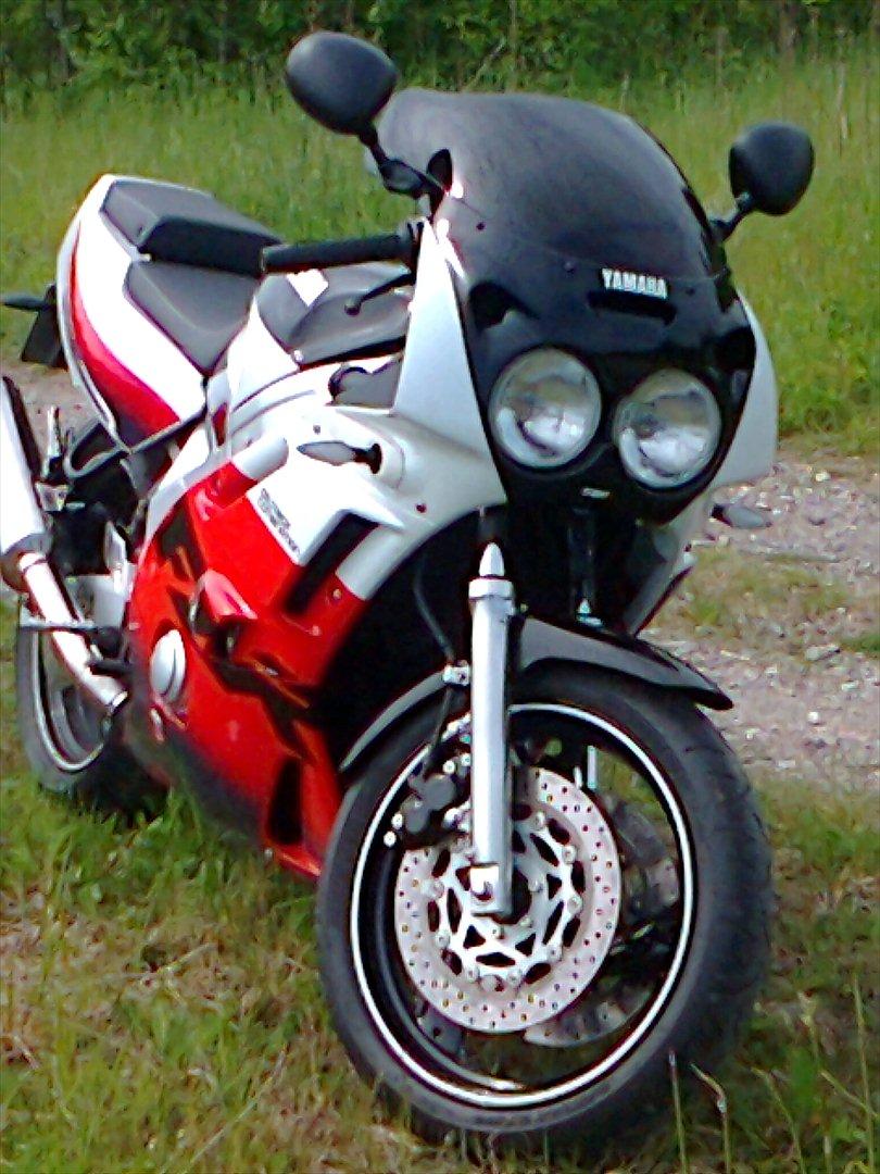 Yamaha FZR600  billede 8