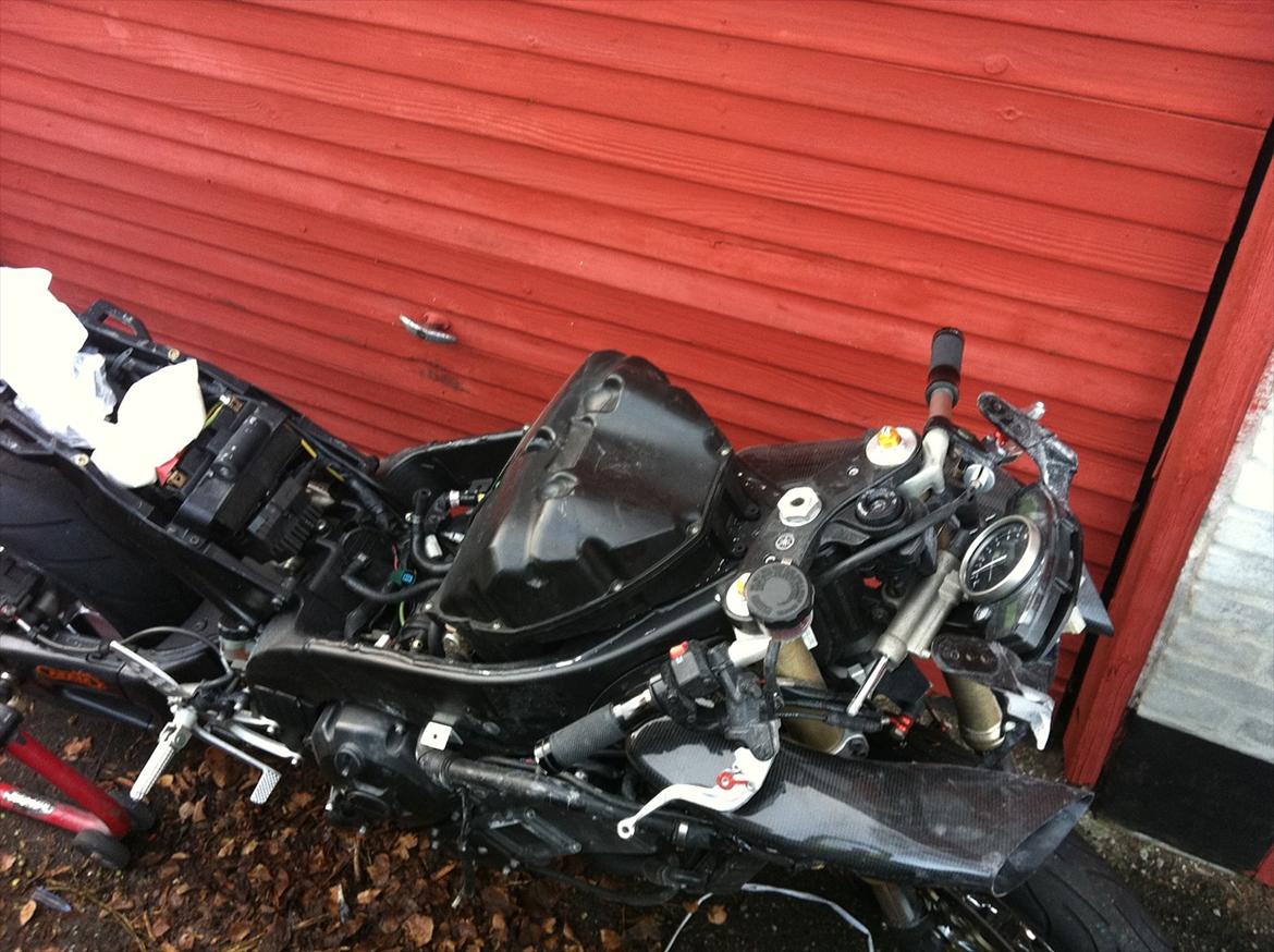 Yamaha R1 - Så er den strippet,resten er inde for at bliver malet ^^ billede 18