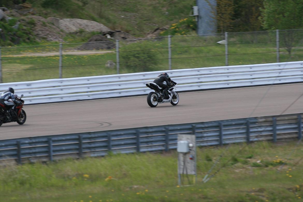 Yamaha R1 - Mantorp Park  17-20 Maj billede 13